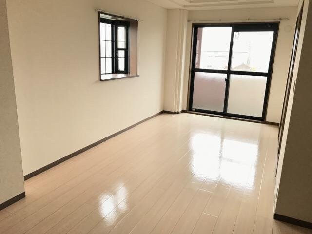 リビング ティーワイケイ