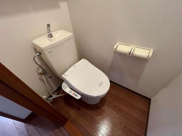 シャワー付トイレ ＢＬＵＥ　ＴＥＲＲＡ