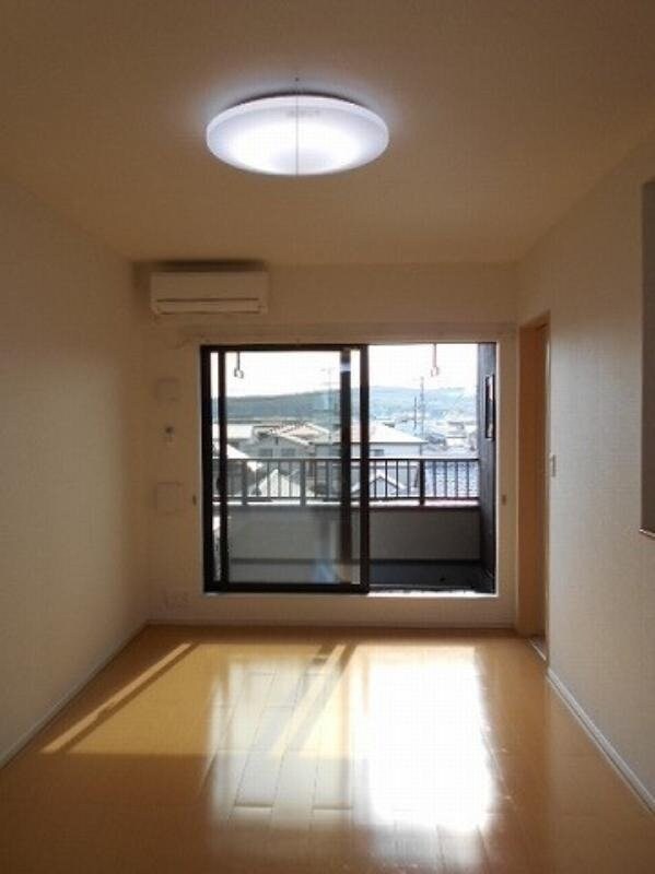  ラ・ベルコリーヌＢ