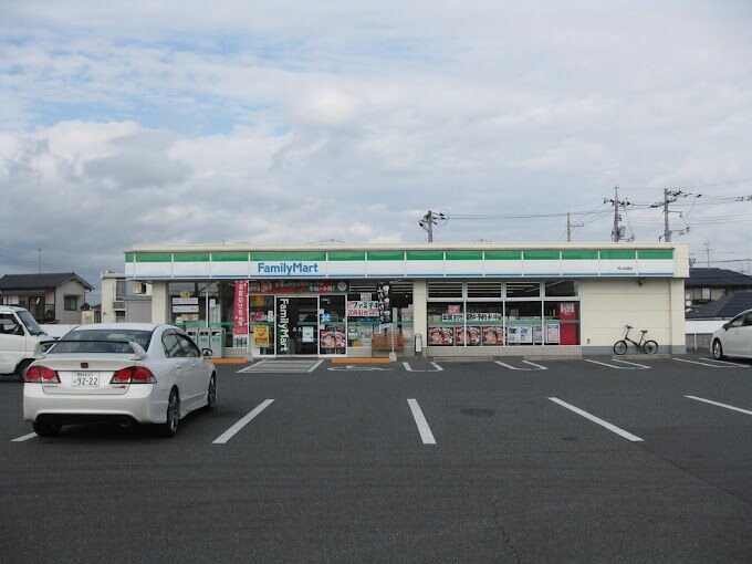 ファミリーマート岡山庭瀬店(コンビニ)まで710m ア・ラ・モード中撫川Ⅱ