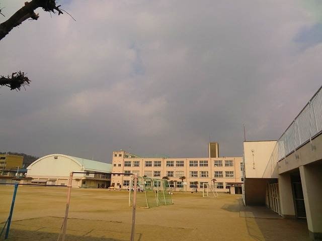 岡山市立芳田小学校(小学校)まで804m アンソレイユA