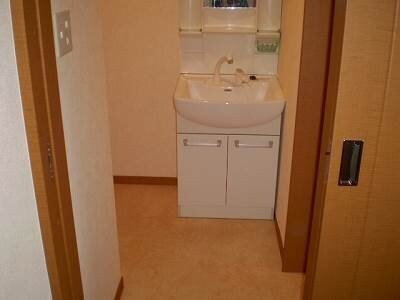 別のお部屋の写真です。実際とは異なります。 アムール雅