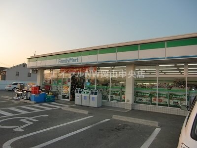 ファミリーマート岡山庭瀬店(コンビニ)まで350m パレ・ロワイヤル