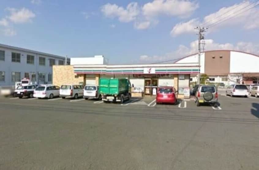 セブンイレブン岡山芳明小前店(コンビニ)まで129m Tiare Manbai