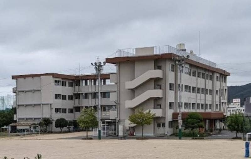 岡山市立平津小学校(小学校)まで1206m Maison de Caramel