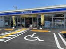 ローソン岡山平田店(コンビニ)まで711m セレスト　ブルー