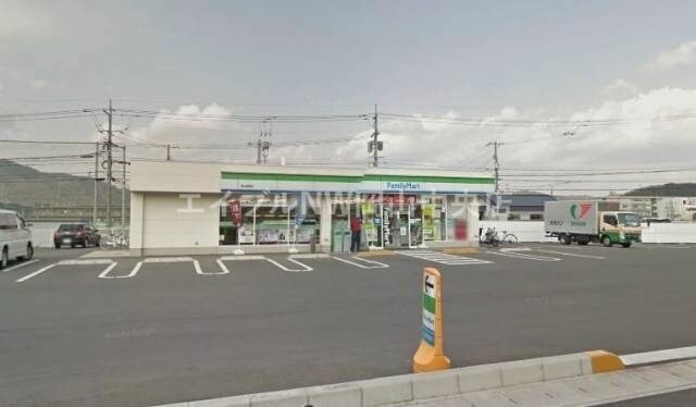 ファミリーマート岡山長岡店(コンビニ)まで473m マイ　ローズコート