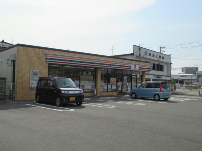 セブンイレブン新潟元町店(コンビニ)まで425m エクレール・カメリア
