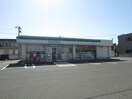 ファミリーマート亀田大月店(コンビニ)まで901m レジデンス萌木野