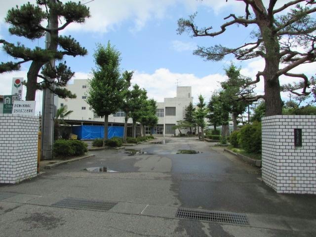 新潟市立亀田中学校(中学校/中等教育学校)まで452m ミルキータウン城所　Ⅱ