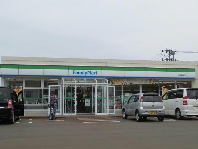 ファミリーマート新津善道町店(コンビニ)まで1348m ボヌール