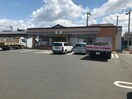 セブンイレブン新津東町店(コンビニ)まで480m エクセラン・フルールⅢ
