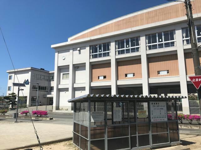 新潟市立新津第二中学校(中学校/中等教育学校)まで1909m リヴェールあおば