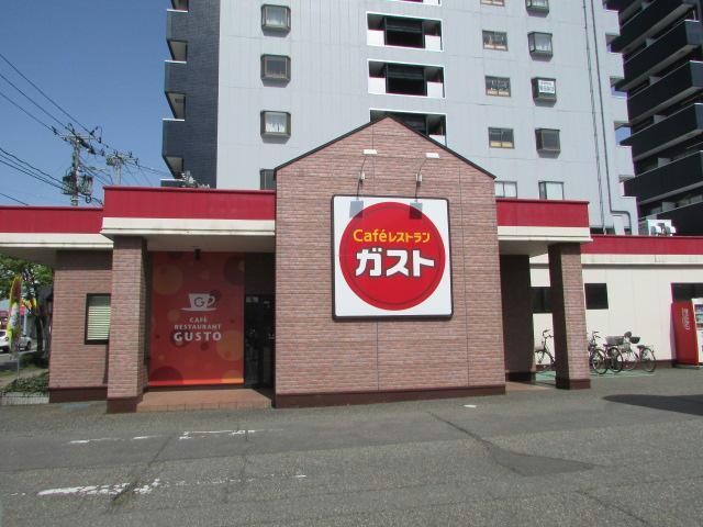 ガスト亀田店(その他飲食（ファミレスなど）)まで210m ハイツあさひ　B