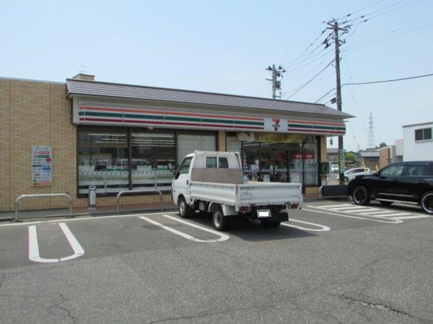 セブンイレブン新潟山二ツ店(コンビニ)まで210m カトルフィーユ