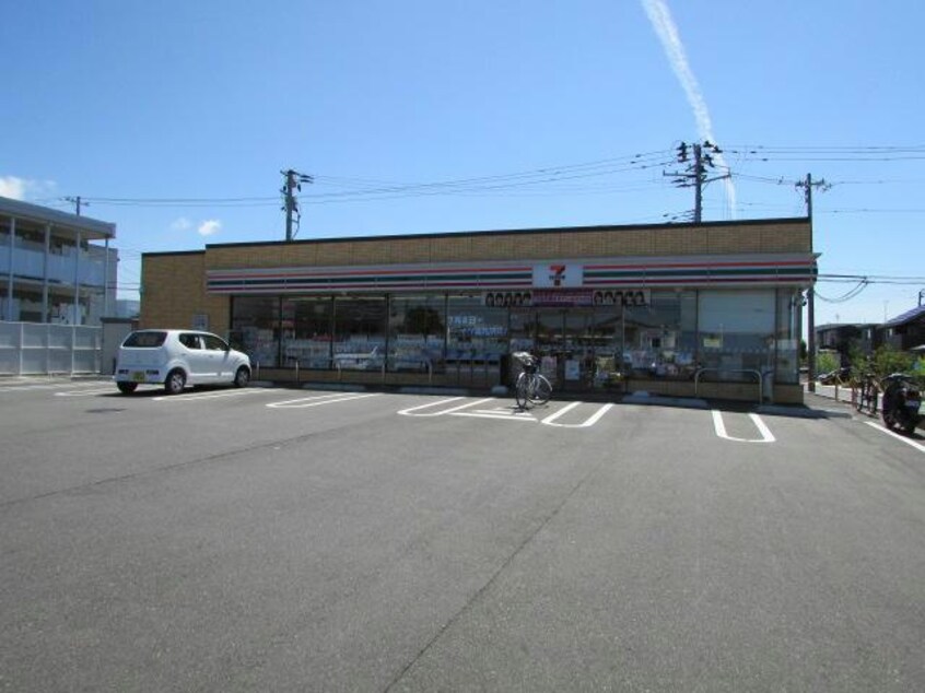 セブンイレブン新潟亀田大月店(コンビニ)まで757m リッツ　Ｂ