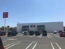 ユニクロ新津店(ショッピングセンター/アウトレットモール)まで1047m エルディムヒロ