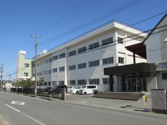 新潟市立亀田西小学校(小学校)まで750m コンフォート元町