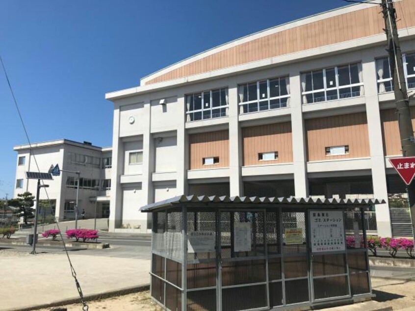 新潟市立新津第二中学校(中学校/中等教育学校)まで1518m クレッセント荻川