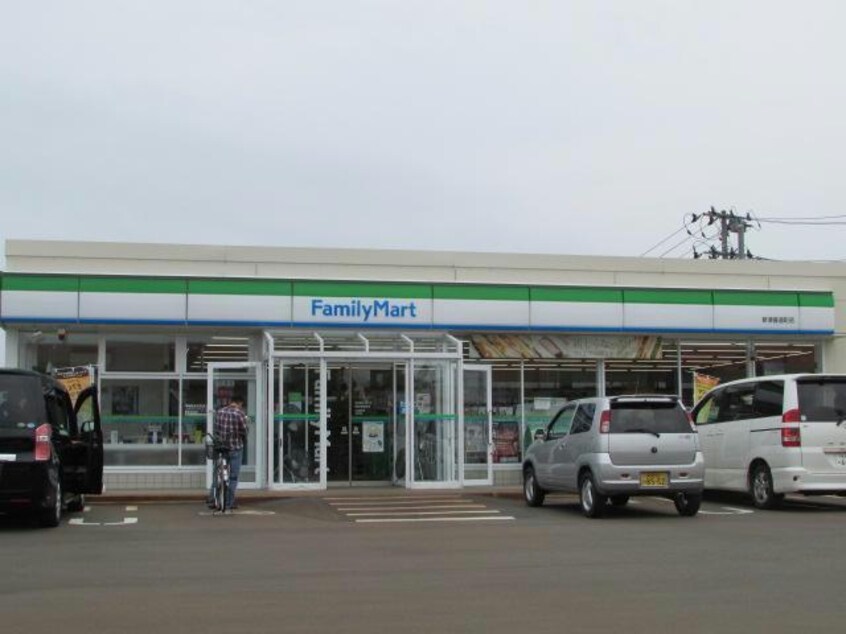 ファミリーマート新津善道町店(コンビニ)まで365m ル・ボヌール