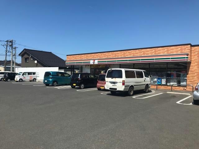 セブンイレブン新潟荻島店(コンビニ)まで299m メゾン　レーヴ荻島