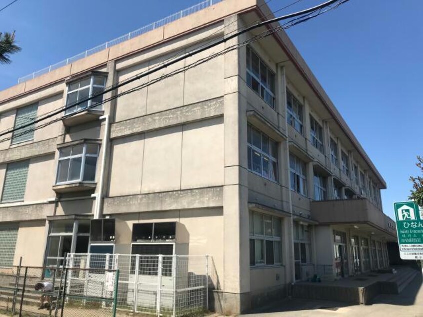 新潟市立結小学校(小学校)まで988m メゾン　レーヴ荻島