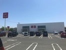 ユニクロ新津店(ショッピングセンター/アウトレットモール)まで832m Happy Life Pure