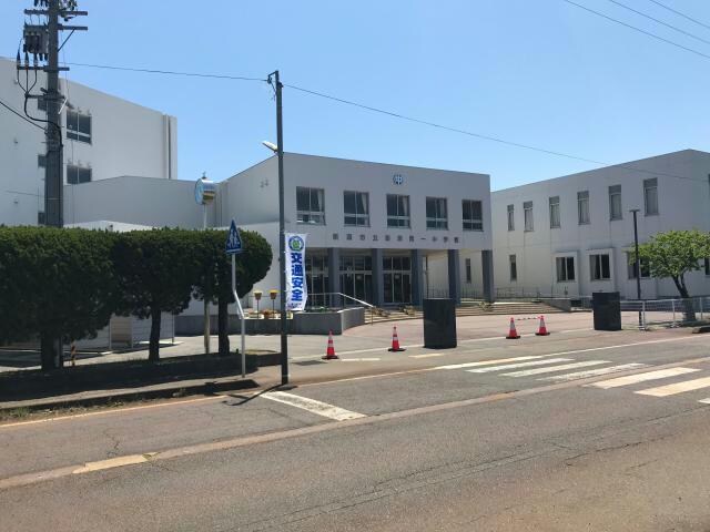 新潟市立新津第一中学校(中学校/中等教育学校)まで1169m フルーティ・アゼリア2