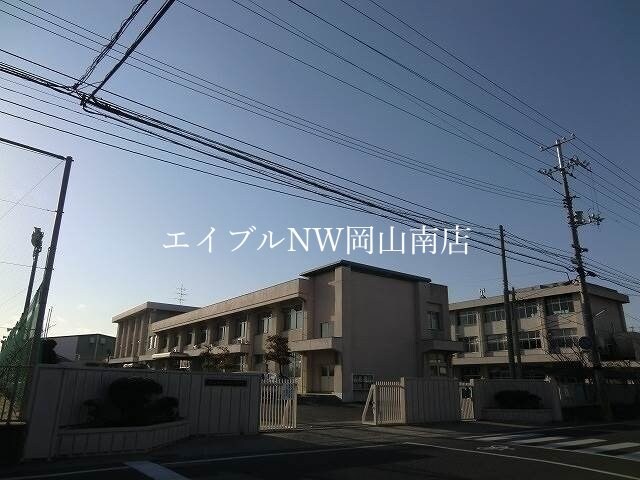 岡山市立御南中学校(中学校/中等教育学校)まで673m 宇野線<宇野みなと線>/備前西市駅 徒歩20分 3階 築17年