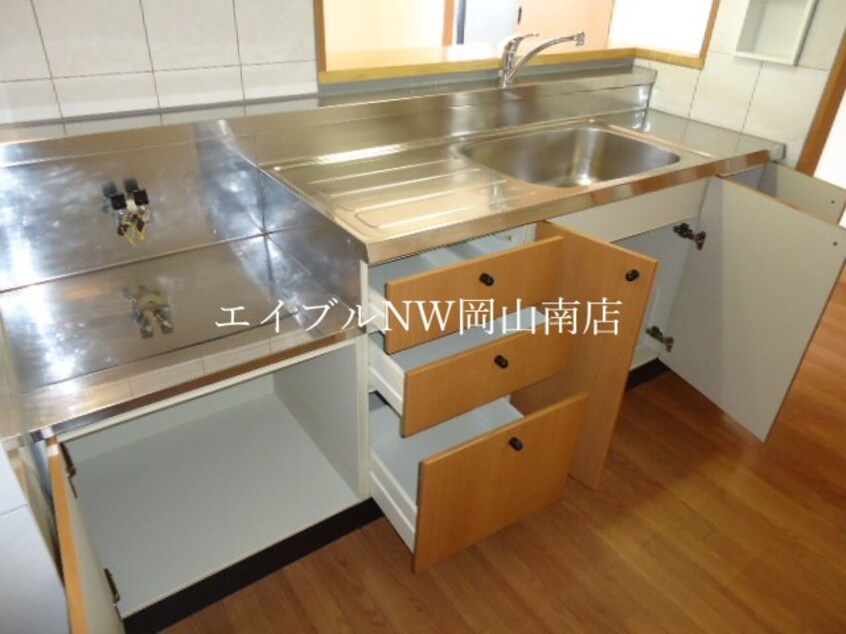 キッチン収納 岡山市電清輝橋線<岡山電気軌道>/清輝橋駅 徒歩31分 2階 築22年