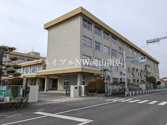 岡山市立南輝小学校(小学校)まで1474m 宇野線<宇野みなと線>/備前西市駅 徒歩53分 1階 築38年