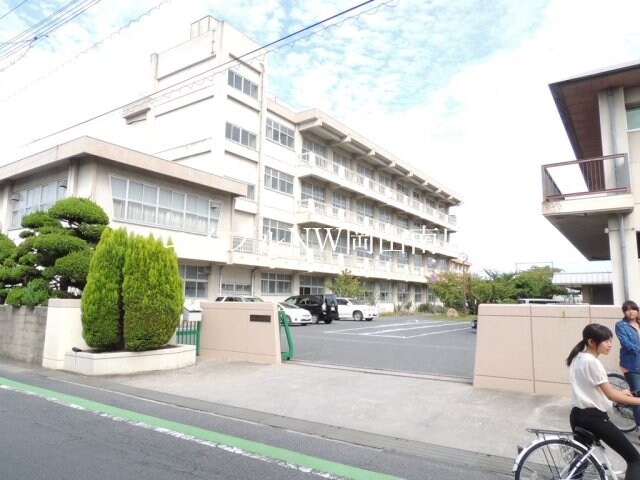 福浜中学校(中学校/中等教育学校)まで476m 山陽本線（中国）/岡山駅 バス30分機工センター口下車:停歩1分 1階 築24年