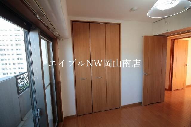 寝室 岡山市電東山本線<岡山電気軌道>/門田屋敷駅 徒歩2分 8階 築20年
