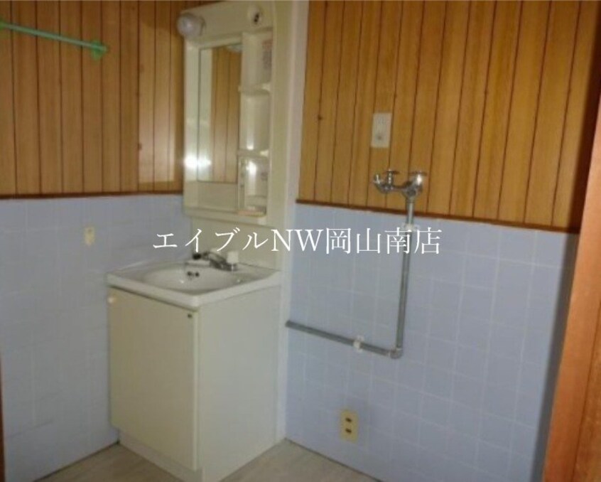  岡山市電清輝橋線<岡山電気軌道>/清輝橋駅 徒歩39分 1階 築44年