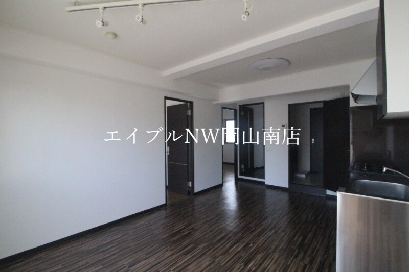  岡山市電清輝橋線<岡山電気軌道>/清輝橋駅 徒歩28分 3階 築39年