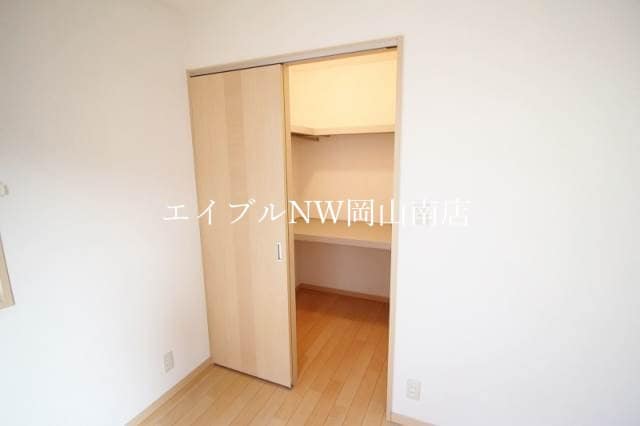 収納力のあるウォークインクローゼット 岡山市電東山本線<岡山電気軌道>/東山・おかでんミュージアム駅 徒歩72分 1階 築19年