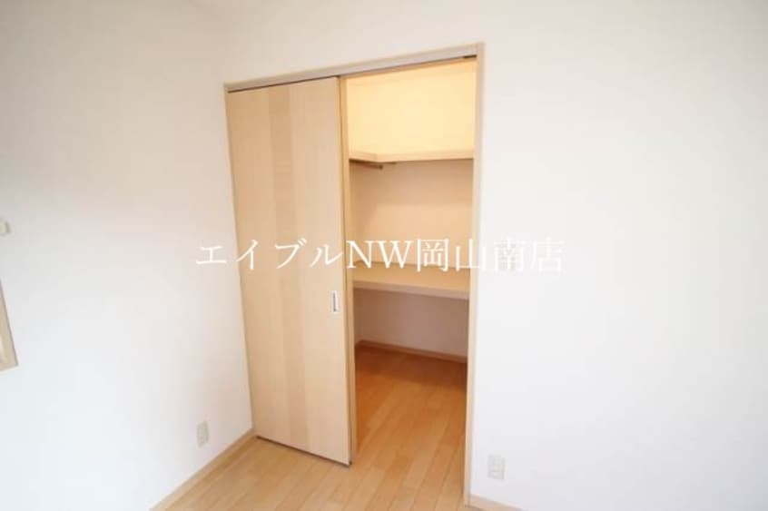 収納力のあるウォークインクローゼット 岡山市電東山本線<岡山電気軌道>/東山・おかでんミュージアム駅 徒歩72分 1階 築19年
