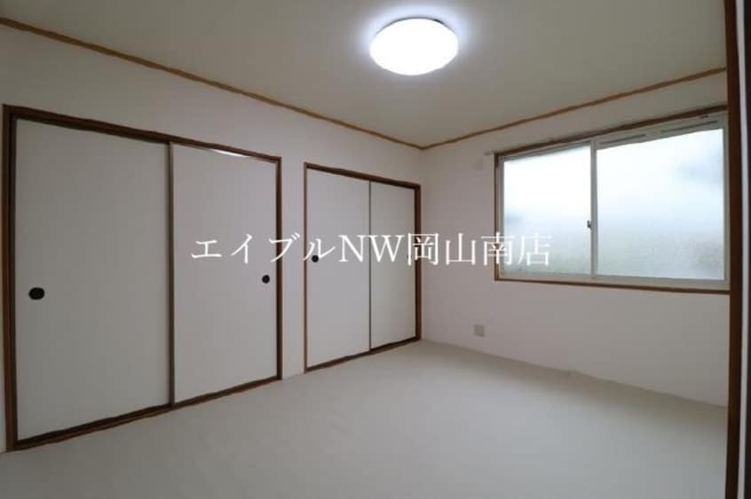 寝室 山陽本線（中国）/岡山駅 バス27分浜野西下車:停歩6分 1階 築35年