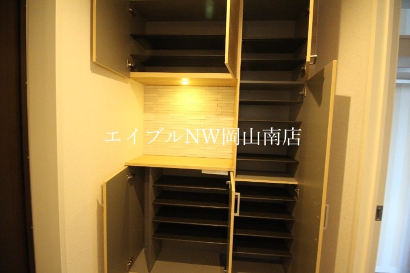  岡山市電清輝橋線<岡山電気軌道>/清輝橋駅 徒歩18分 3階 築2年