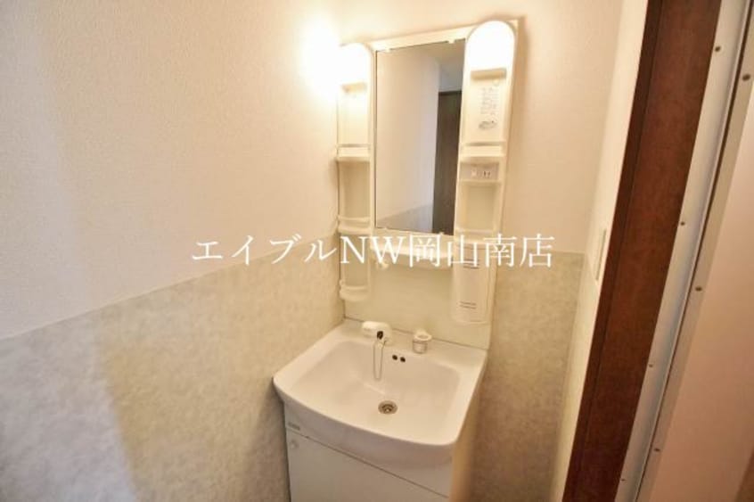 洗面台 宇野線<宇野みなと線>/備前西市駅 徒歩46分 2階 築27年