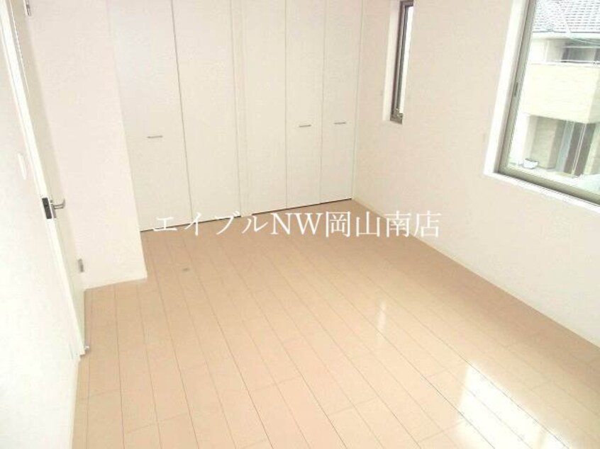 寝室 山陽本線（中国）/岡山駅 バス41分岡電バス・緑町下車:停歩6分 2階 築15年