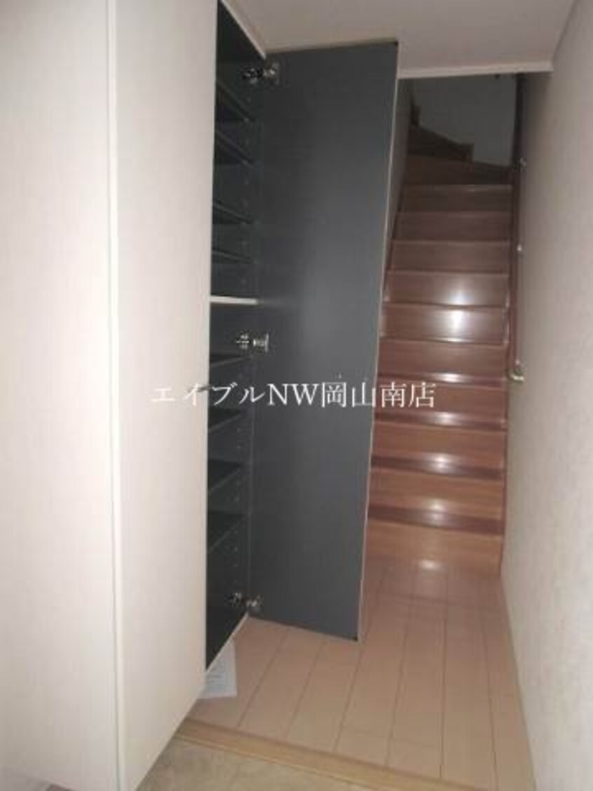 玄関 山陽本線（中国）/岡山駅 バス41分岡電バス・緑町下車:停歩6分 2階 築15年
