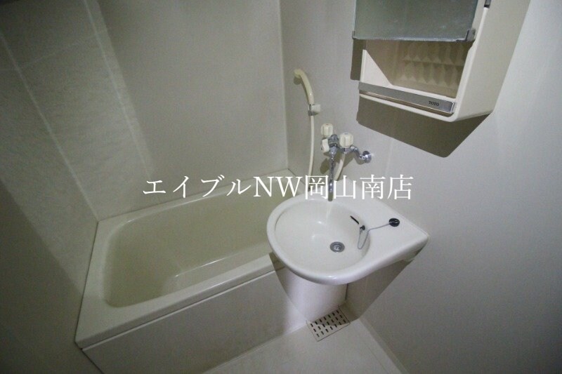  宇野線<宇野みなと線>/備前西市駅 徒歩76分 2階 築30年