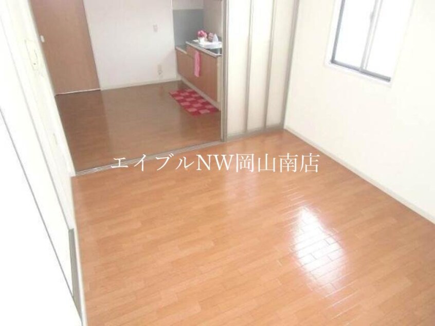 寝室 岡山市電清輝橋線<岡山電気軌道>/清輝橋駅 徒歩60分 2階 築25年