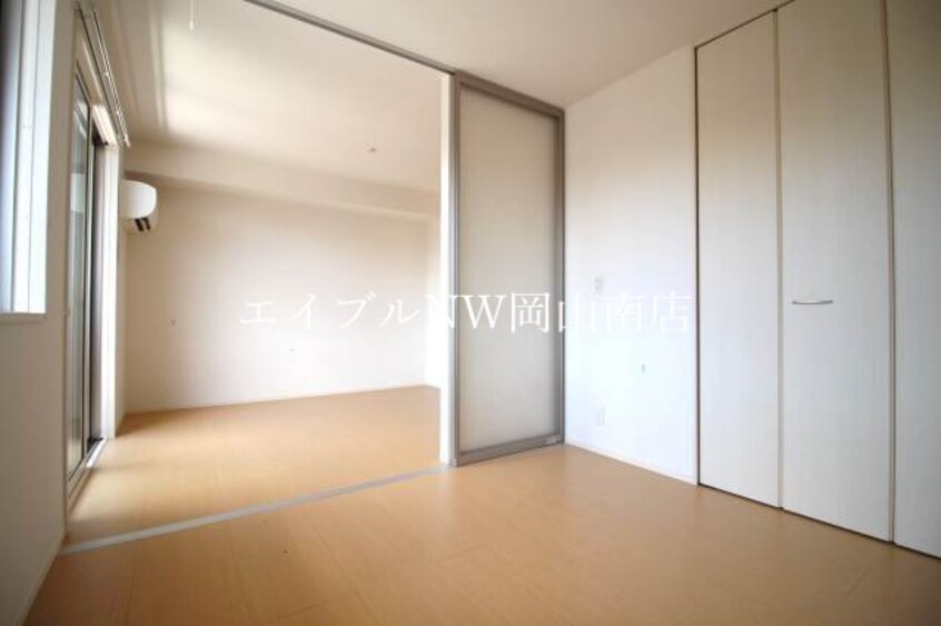 寝室 岡山市電清輝橋線<岡山電気軌道>/清輝橋駅 徒歩51分 3階 築10年