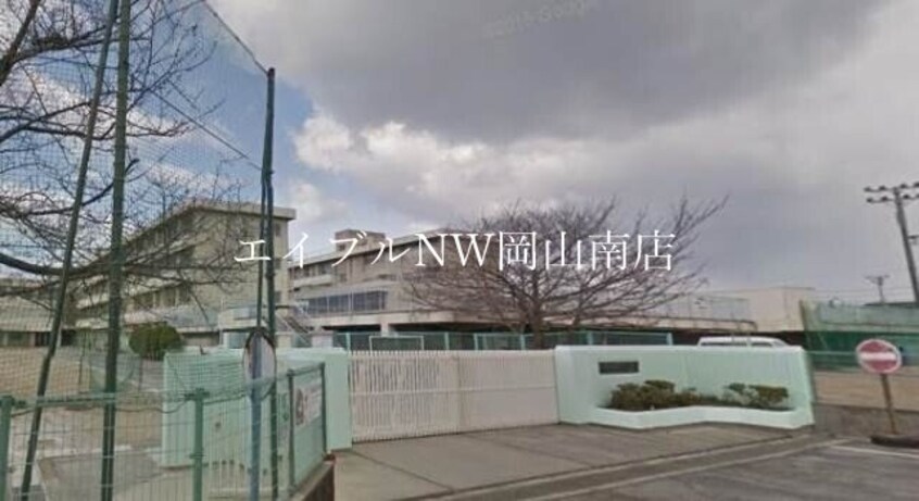 岡山市立芳泉小学校(小学校)まで593m 宇野線<宇野みなと線>/備前西市駅 徒歩42分 1階 築28年