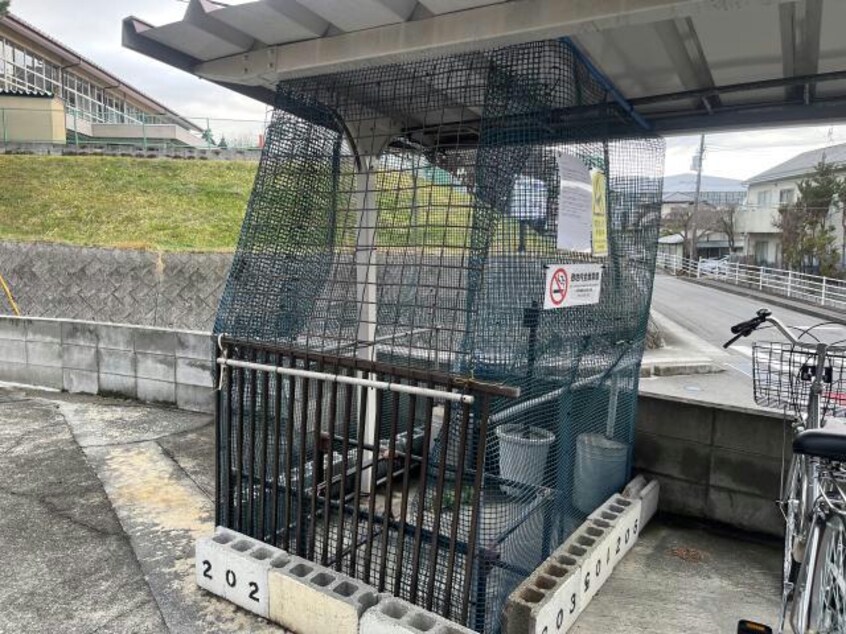 ゴミ置き場 東北本線/郡山駅 バス10分久保田変電所下車:停歩7分 2階 築39年