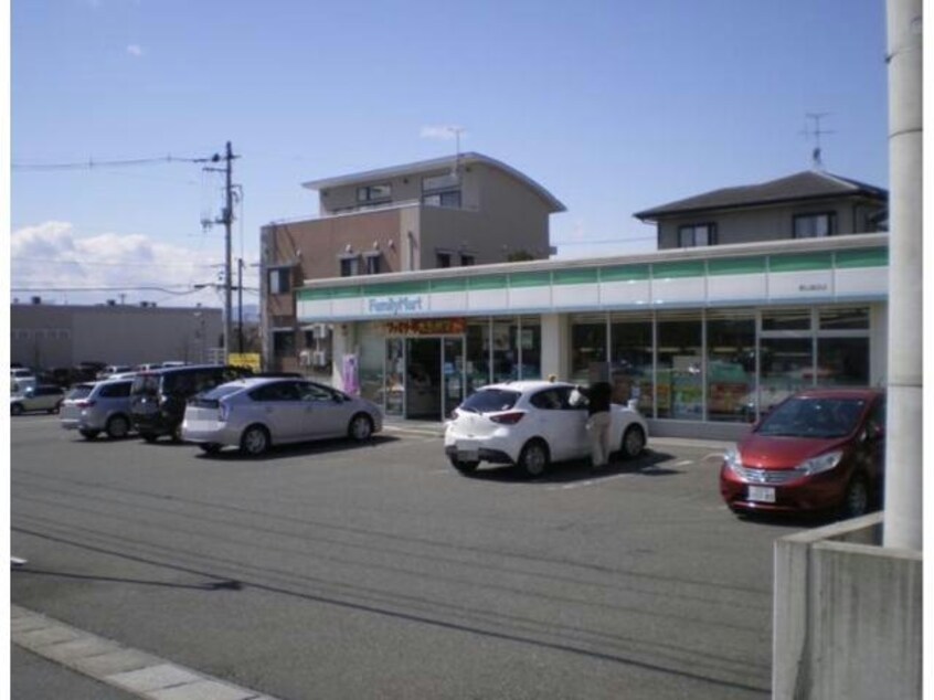 ファミリーマート郡山曲田店(コンビニ)まで1069m 磐越西線<森と水とロマンの鉄道>/郡山富田駅 徒歩9分 2階 築31年