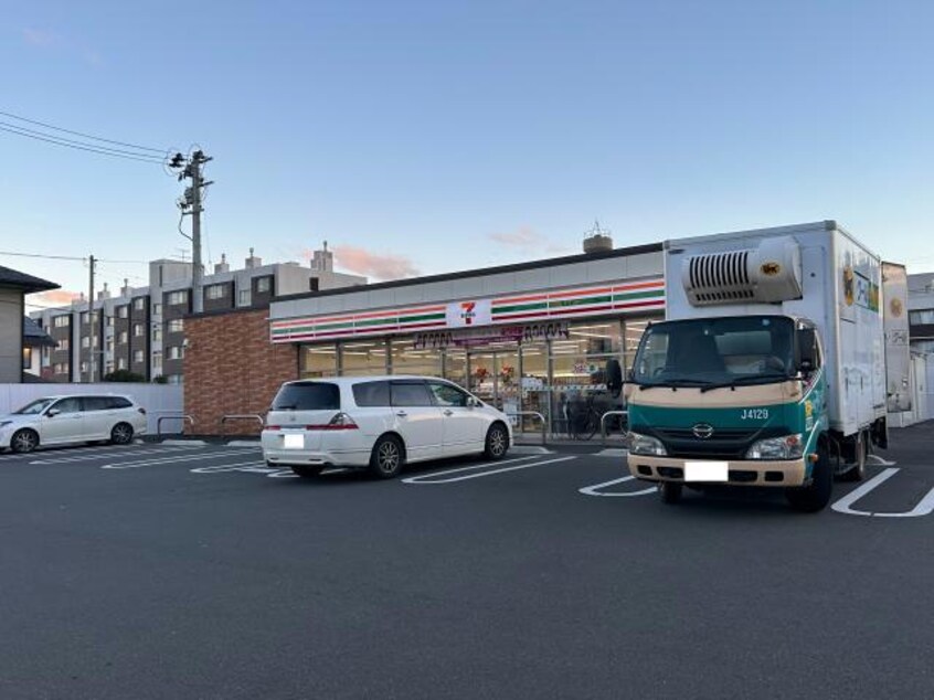 セブンイレブン郡山開成4丁目店(コンビニ)まで258m 東北新幹線（東北地方）/郡山駅 バス20分開成5丁目下車:停歩5分 2階 築27年