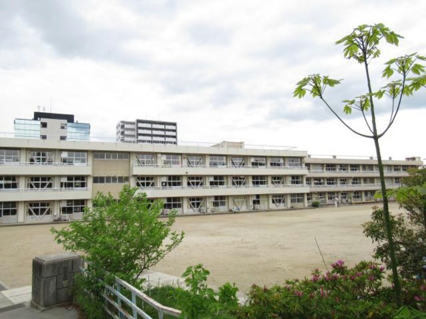 郡山市立赤木小学校(小学校)まで983m 東北本線/郡山駅 徒歩7分 6階 築3年